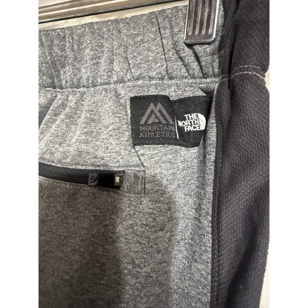 The North Face Mens Med Mountain Athletics Tapered Sweatpants Gray Pocket